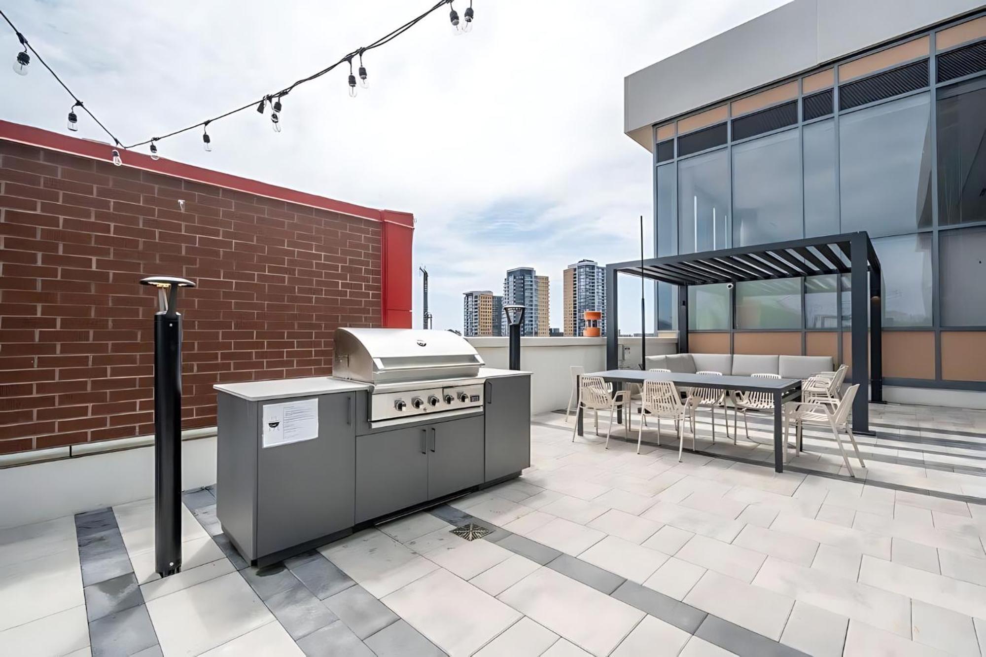 Luxury 1Br King Bed Unit - Private Balcony Leilighet Kitchener Eksteriør bilde